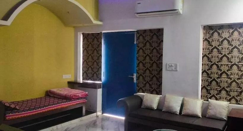 פנסיון Rahul Guest House