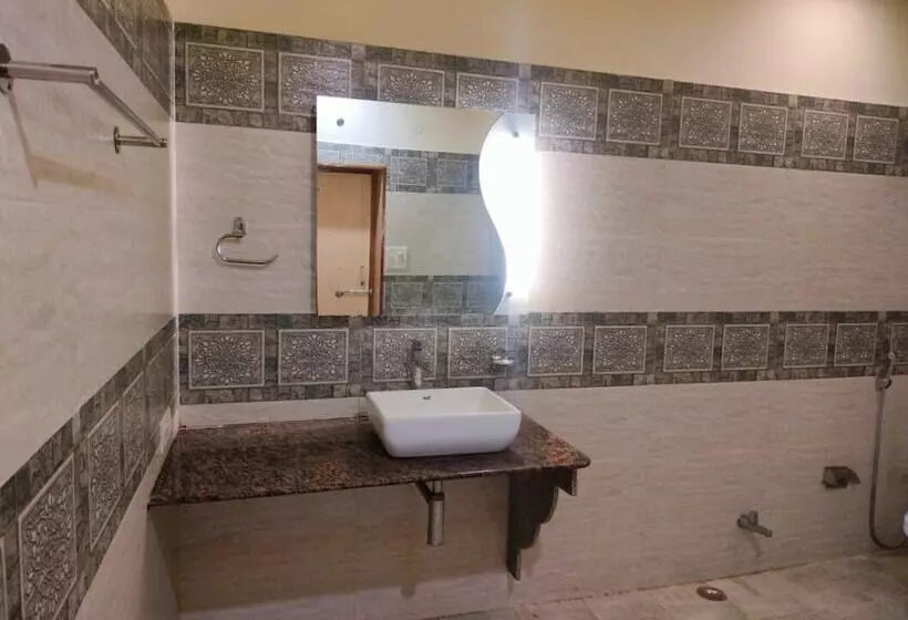 פנסיון Rahul Guest House