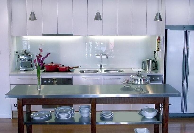 Sullivans Cove Apartments