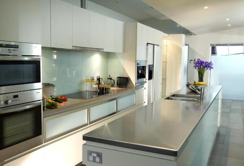 Sullivans Cove Apartments