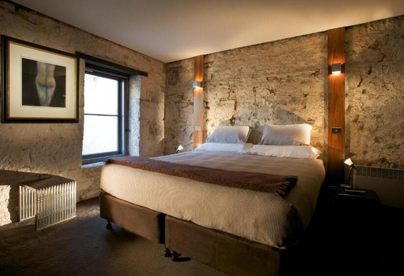 Sullivans Cove Apartments