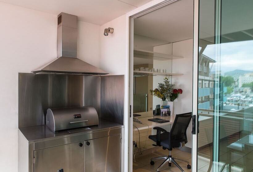 Sullivans Cove Apartments