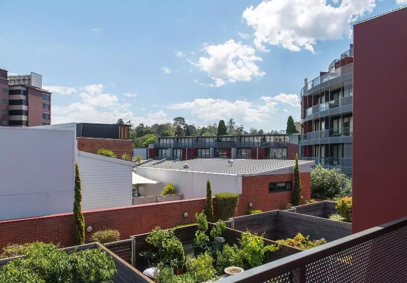 Sullivans Cove Apartments