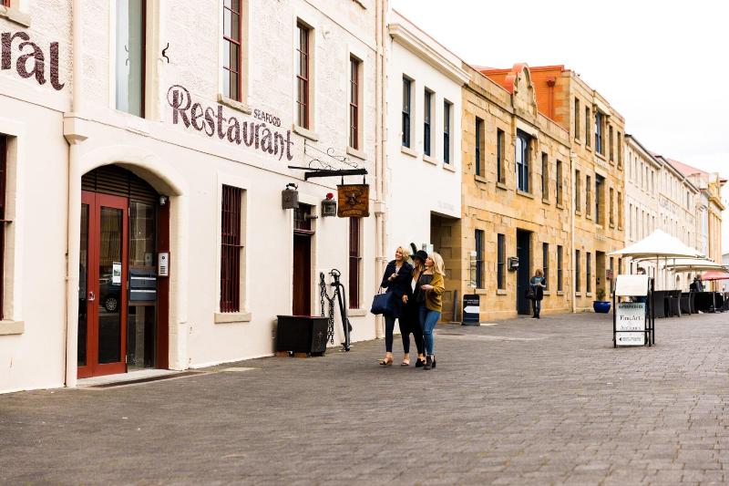 Sullivans Cove Apartments