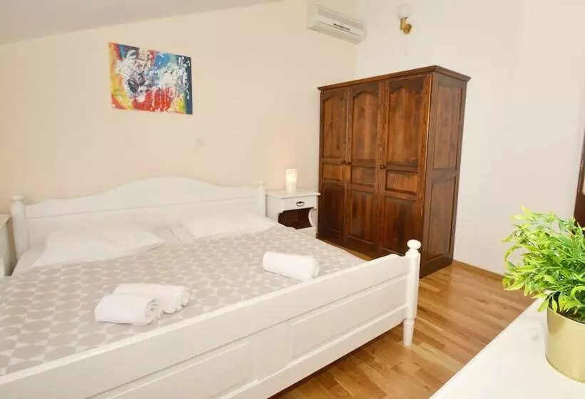 Bed and Breakfast Restaurant Pension Dioklecijan
