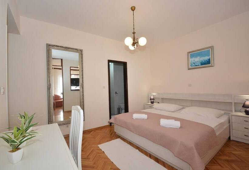 צימר Restaurant Pension Dioklecijan