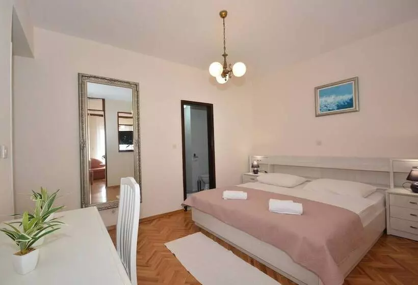 Bed and Breakfast Restaurant Pension Dioklecijan