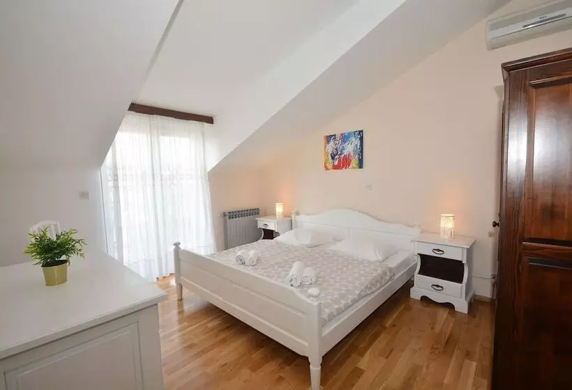 Bed and Breakfast Restaurant Pension Dioklecijan