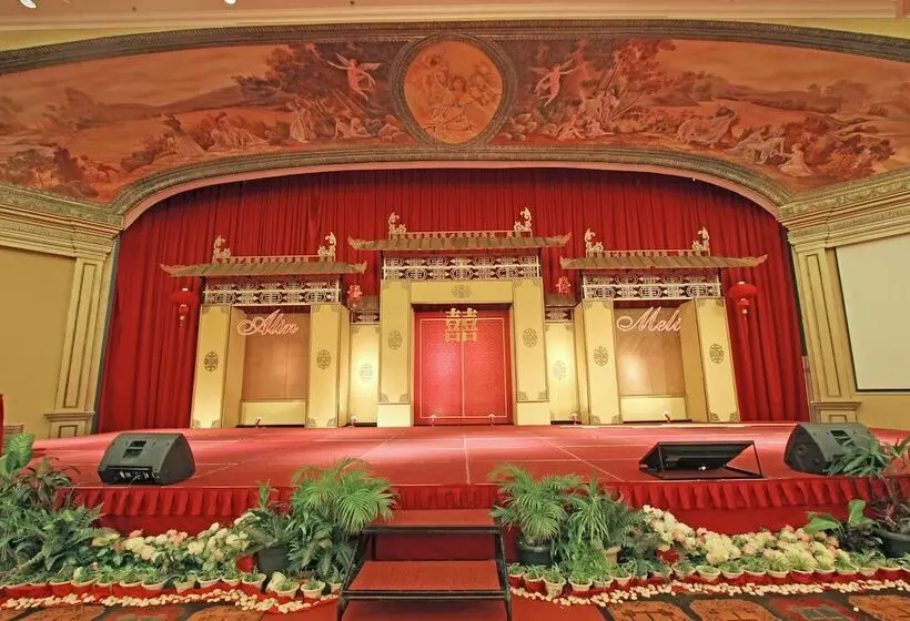 Harmoni One Convention Hotel & Service Apartments