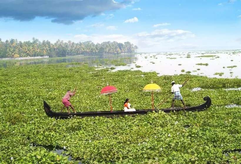Hotelli Purity At Lake Vembanad
