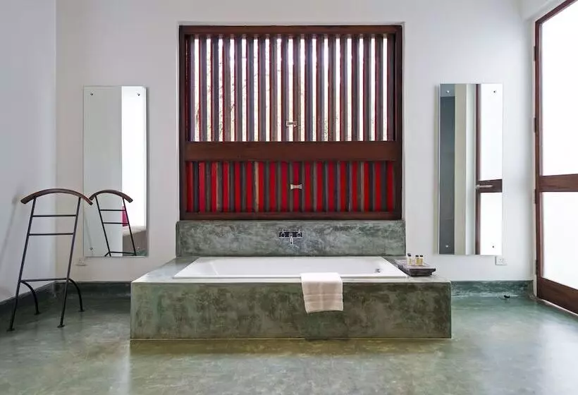 Hotelli Purity At Lake Vembanad