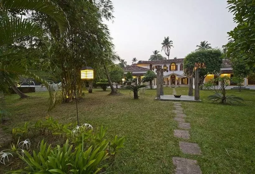 Hotelli Purity At Lake Vembanad