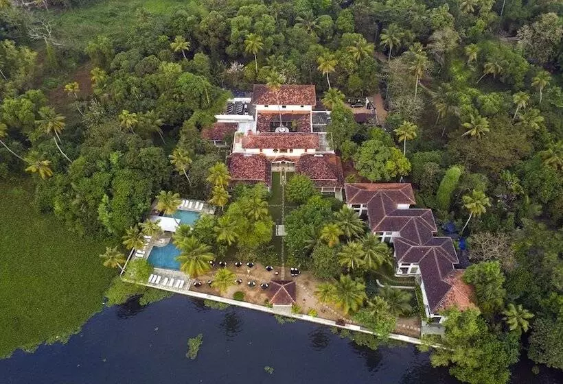 Hotelli Purity At Lake Vembanad