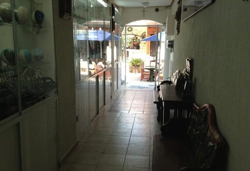 فندق Suites Los Arcos