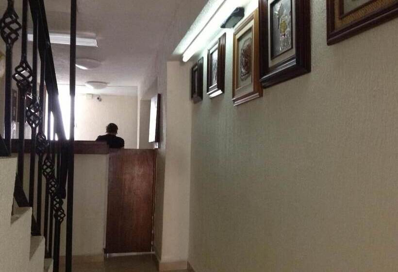 فندق Suites Los Arcos