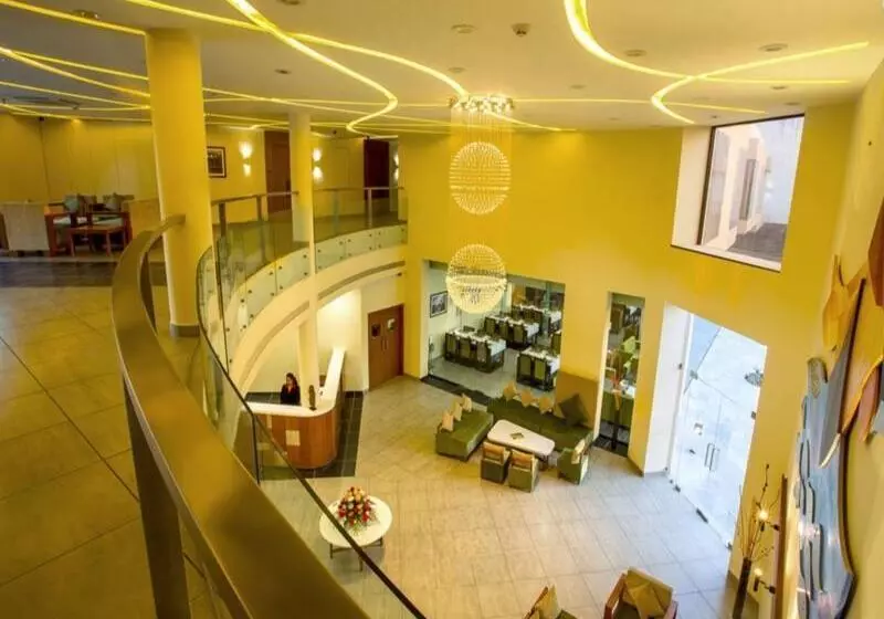Hotelli The Gold Beach Resort