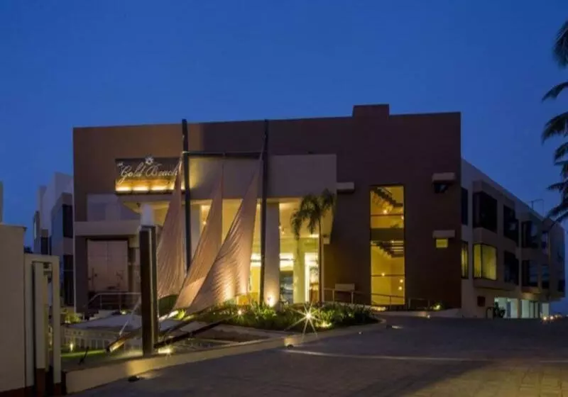 Hotelli The Gold Beach Resort