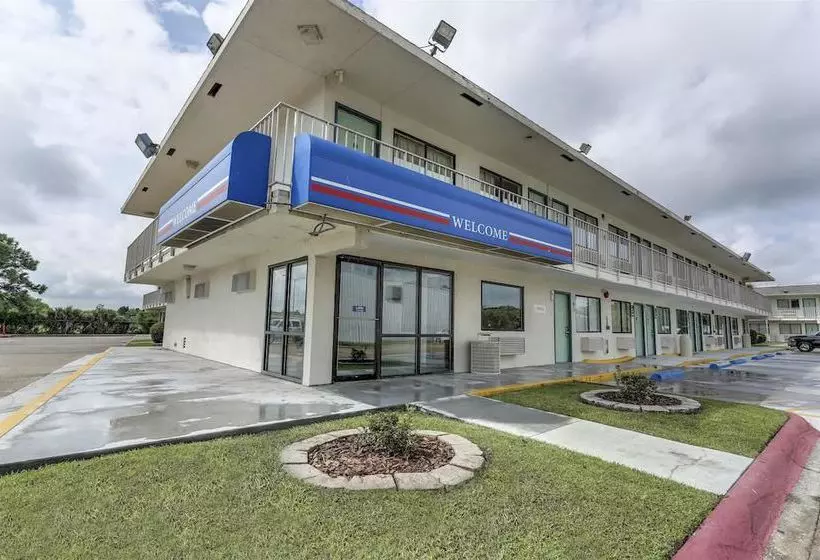 Мотель Rodeway Inn & Suites