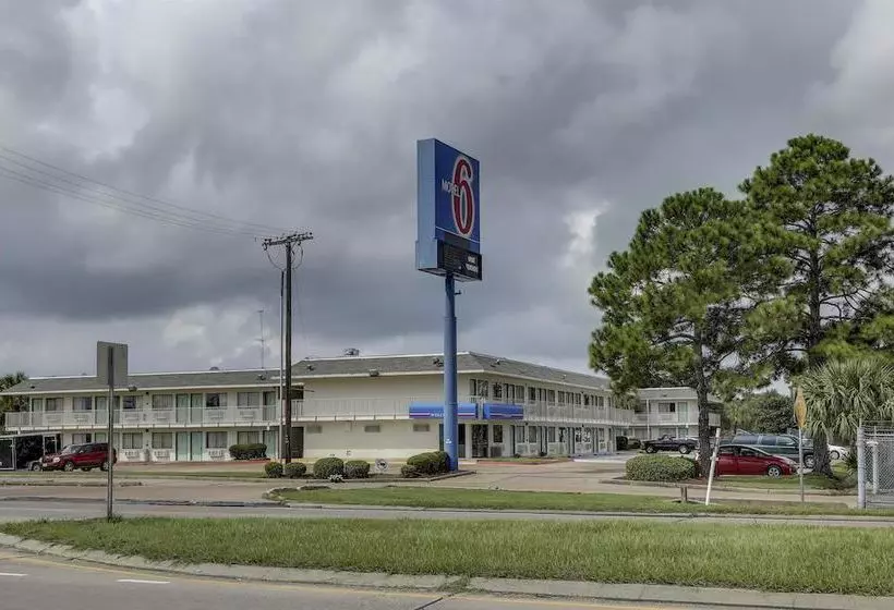 Мотель Rodeway Inn & Suites