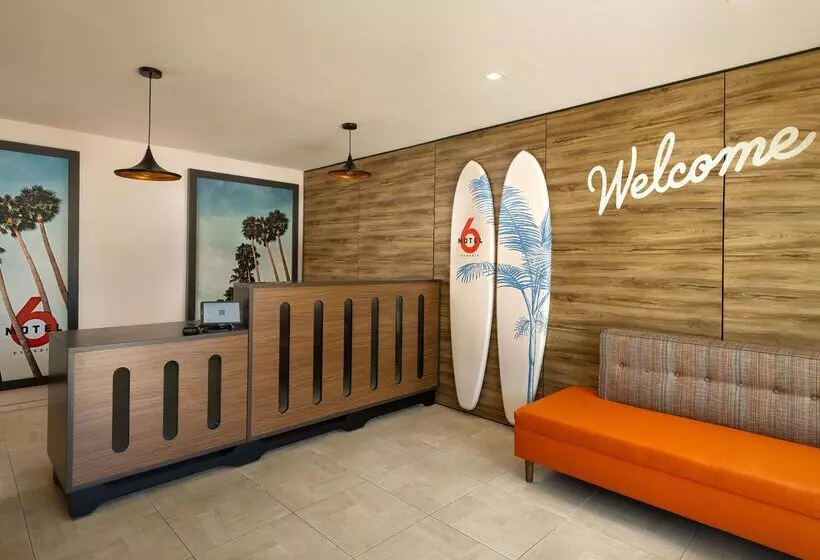 Motel 6santa Barbara, Ca  Beach