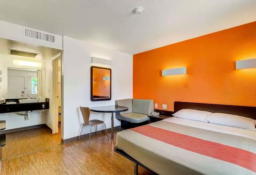 מוטל Park Inn By Radisson, Thornton