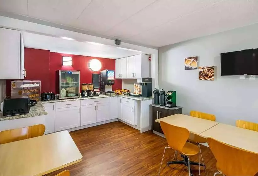 مُتل Days Inn By Wyndham Charleston Wv