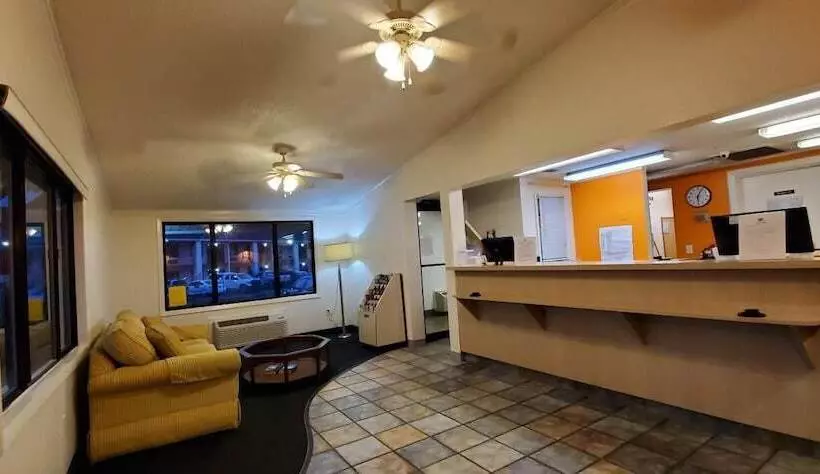 فندق على الطريق Knights Inn Florence