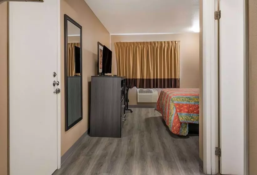 Мотель Knights Inn Grand Rapids