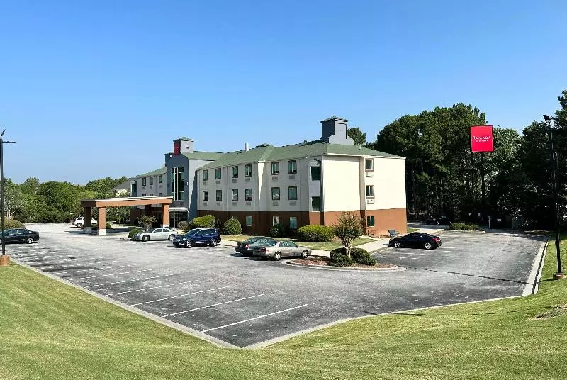 מוטל Ramada By Wyndham Lithia Springs Atlanta