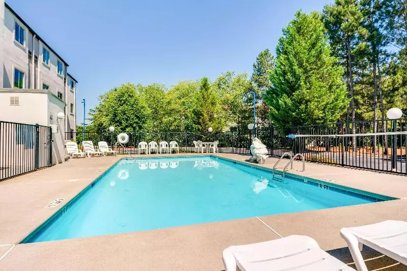 מוטל Ramada By Wyndham Lithia Springs Atlanta