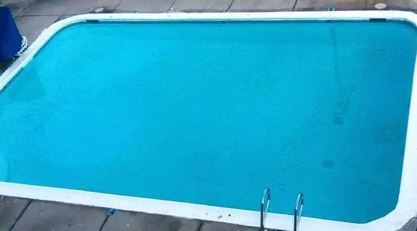 모텔 Red Carpet Inn Louisville North Jeffersonville In