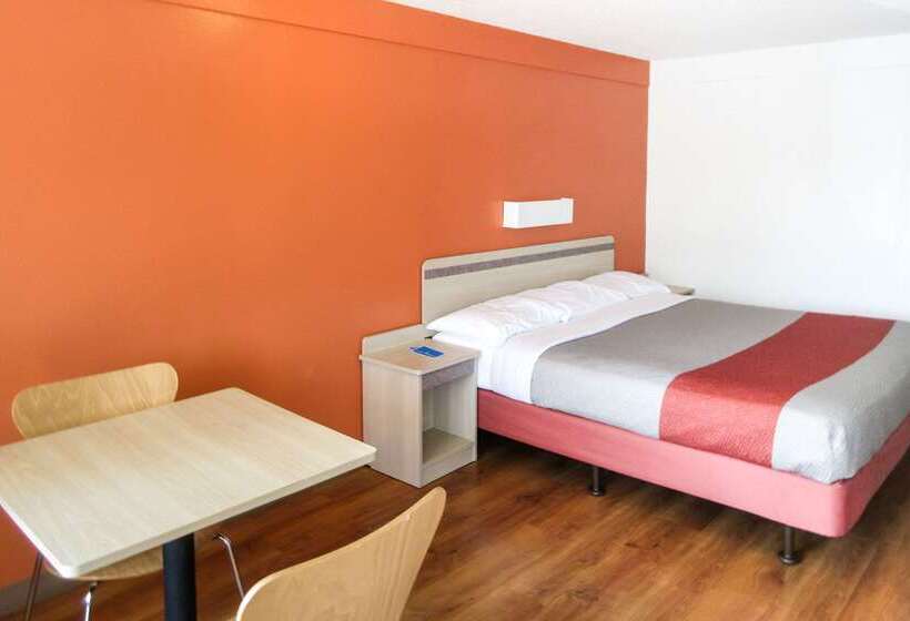 モーテル Rodeway Inn