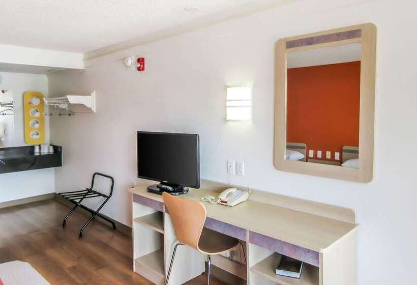 モーテル Rodeway Inn