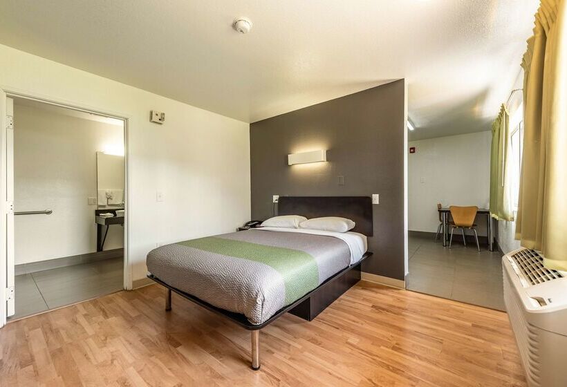 モーテル Studio 6 Monroe, La  Hwy 165