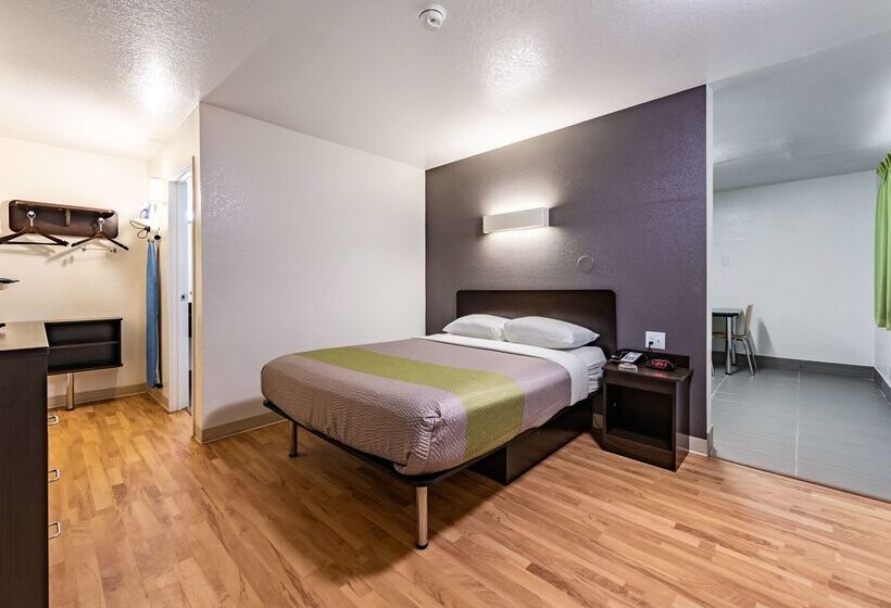 モーテル Studio 6 Monroe, La  Hwy 165