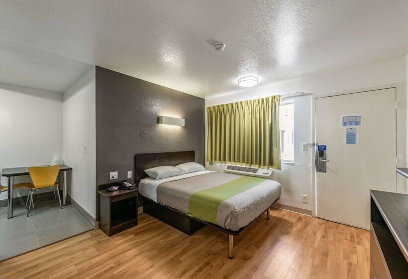 モーテル Studio 6 Monroe, La  Hwy 165