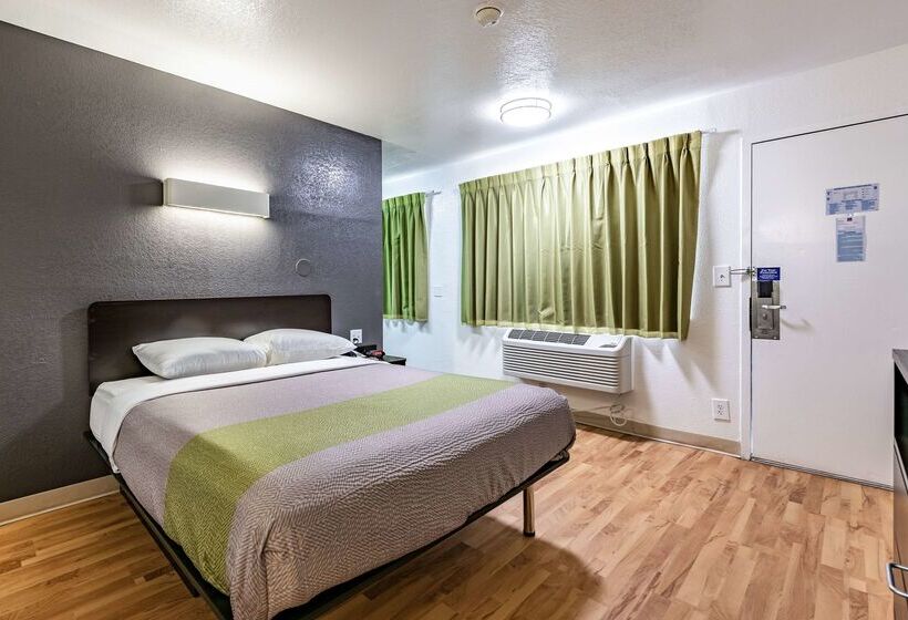 モーテル Studio 6 Monroe, La  Hwy 165