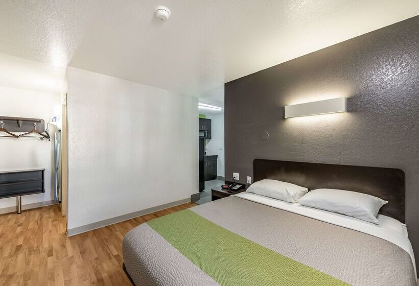 モーテル Studio 6 Monroe, La  Hwy 165