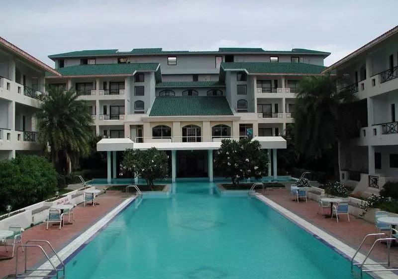 Velan Hotel Greenfields