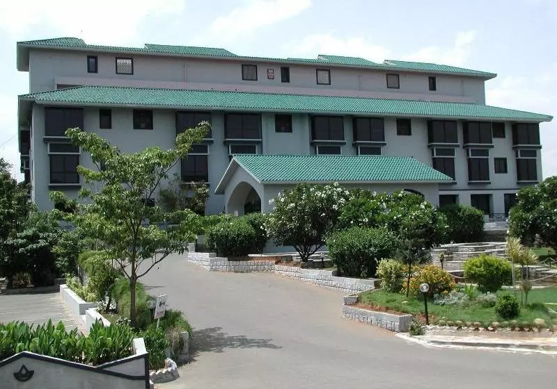 Velan Hotel Greenfields