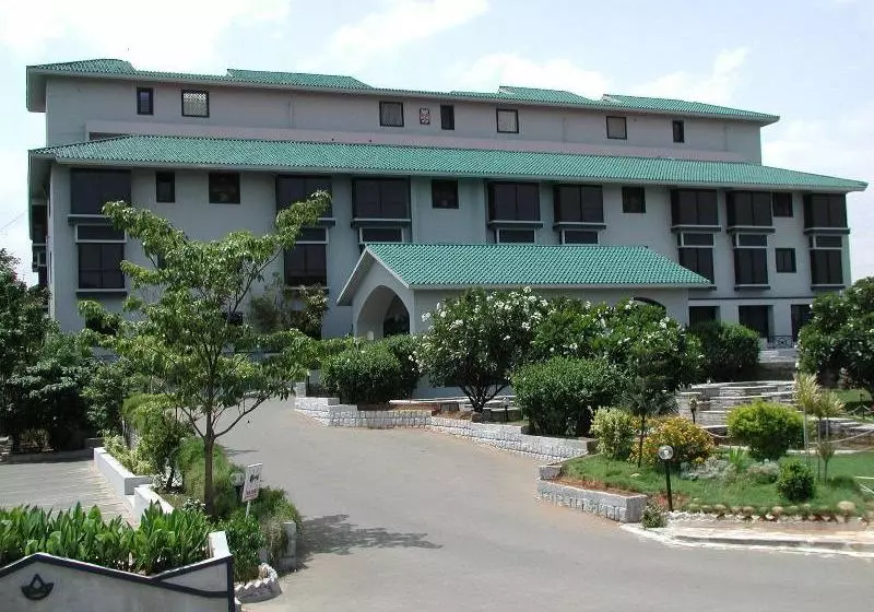 Velan Hotel Greenfields