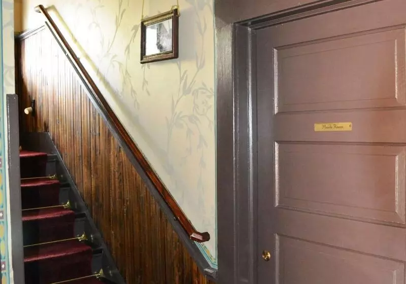 Alaska Heritage House Bed And Breakfast