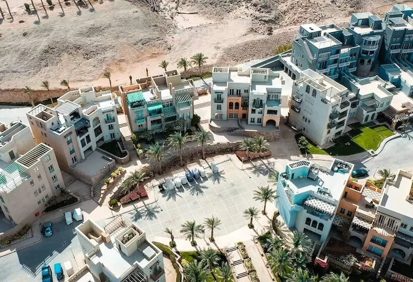 Azzurra Sahl Hasheesh