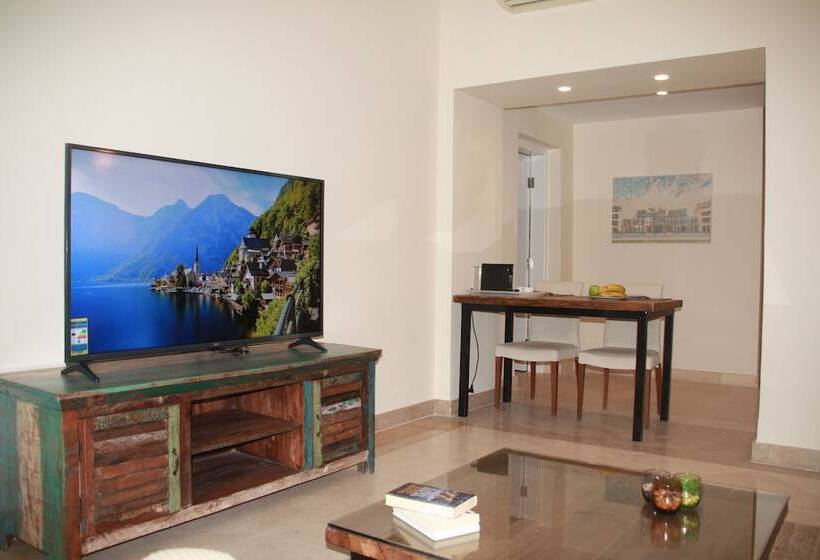 Azzurra Sahl Hasheesh