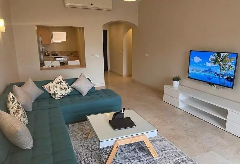 Azzurra Sahl Hasheesh