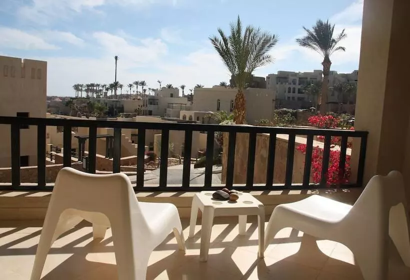 Azzurra Sahl Hasheesh