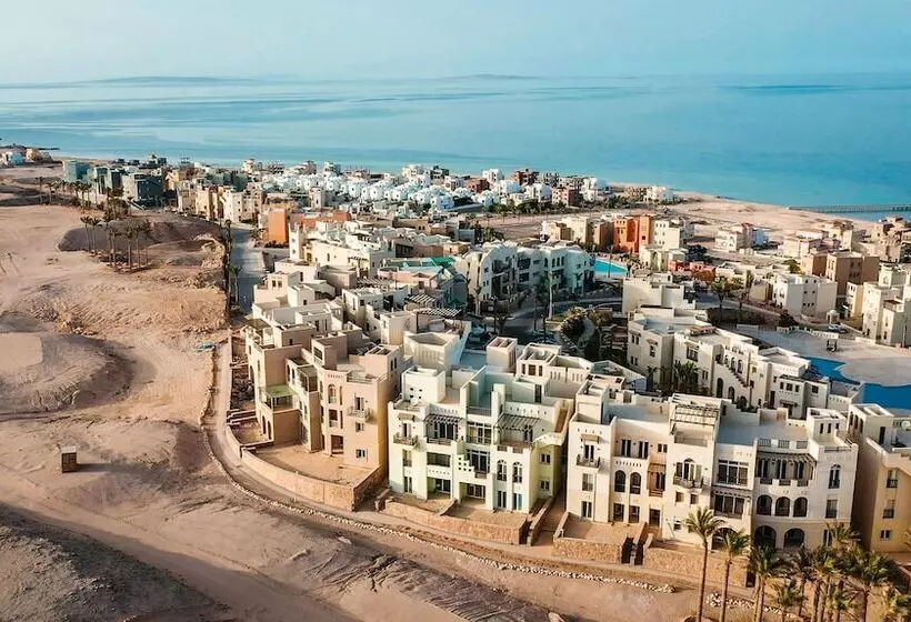 Azzurra Sahl Hasheesh