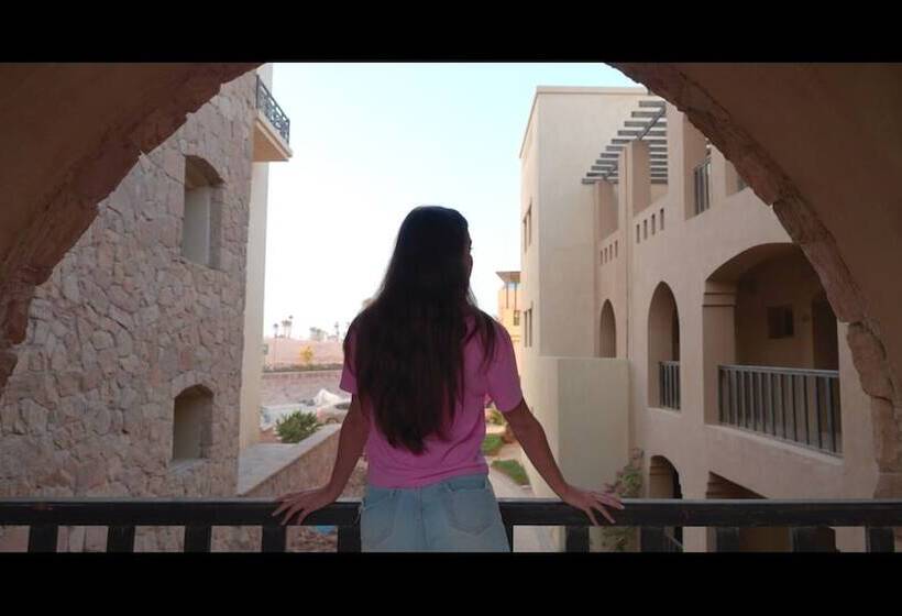 Azzurra Sahl Hasheesh