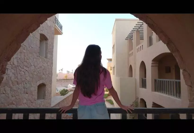 Azzurra Sahl Hasheesh