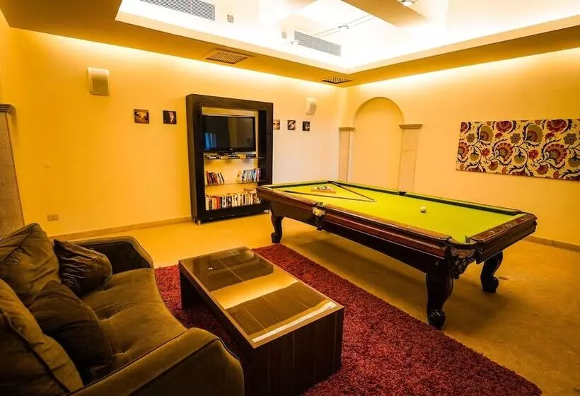 Azzurra Sahl Hasheesh